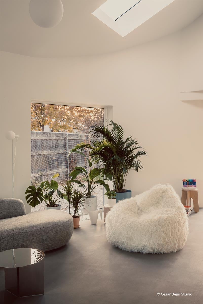 AQ605 - Interior of home with Forgent Series windows 