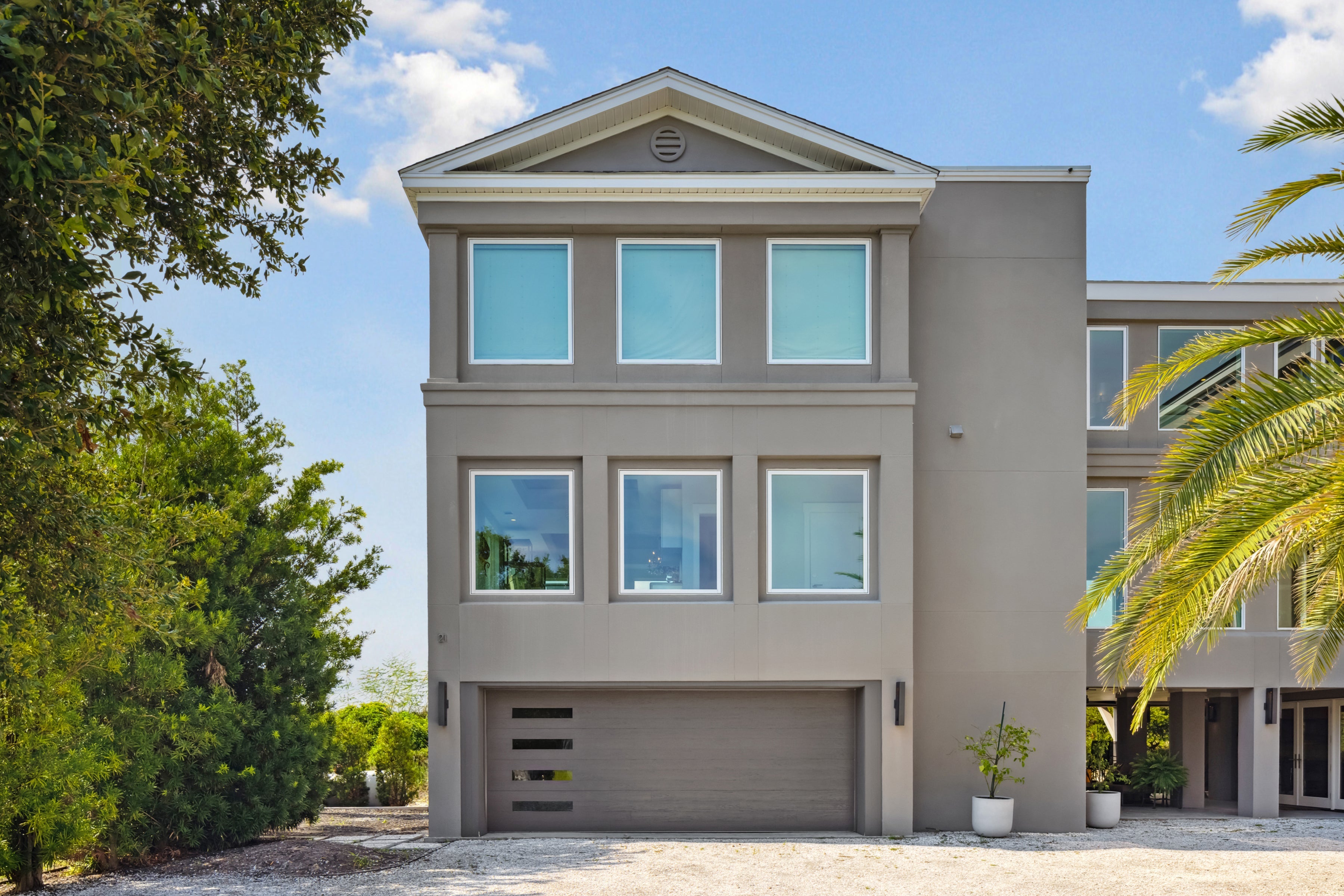 AN507 – Exterior of waterfront home with Ultra windows and doors