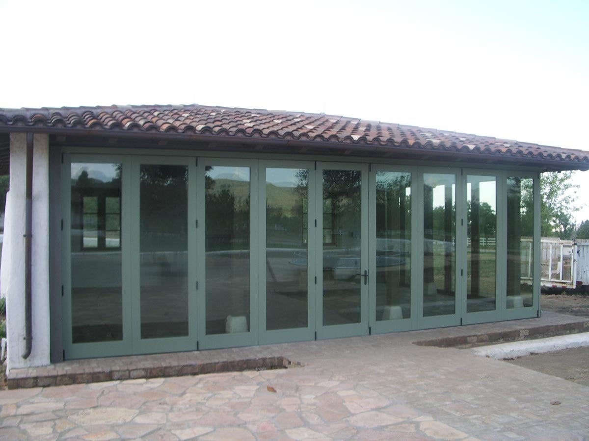 CS44-1, 15-Panel Folding Door Corner Unit (exterior)