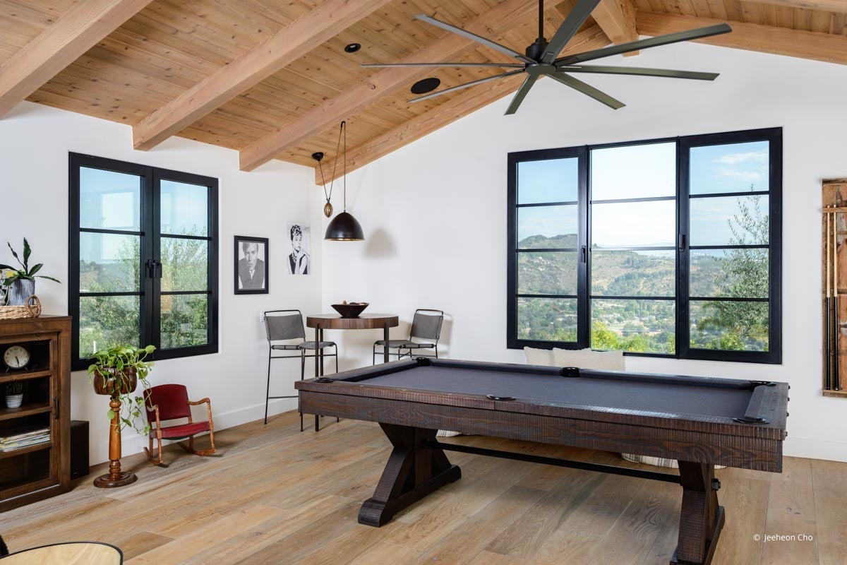 AP275 - Interior of home with VistaLuxe AL LINE windows