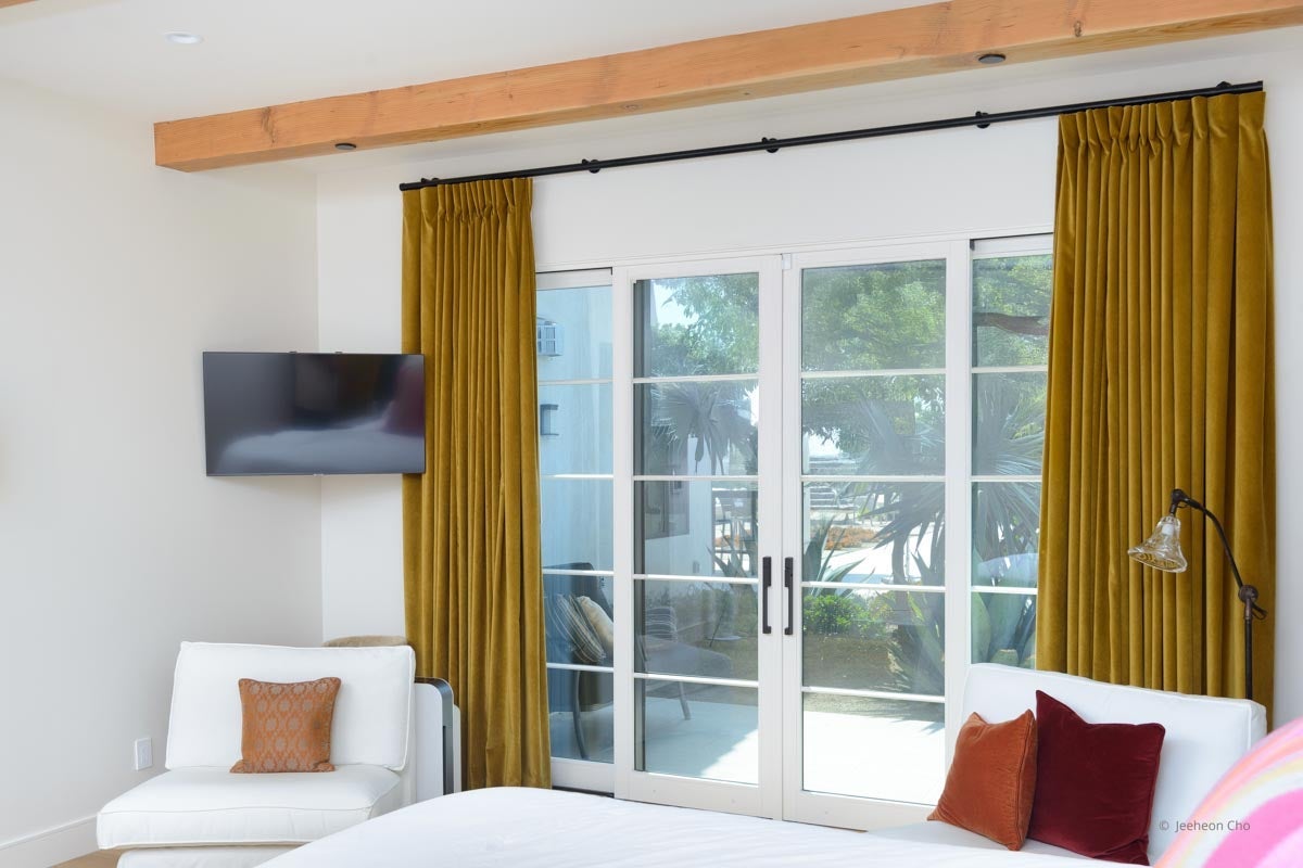 AP324 - Interior of home with VistaLuxe WD LINE windows and doors