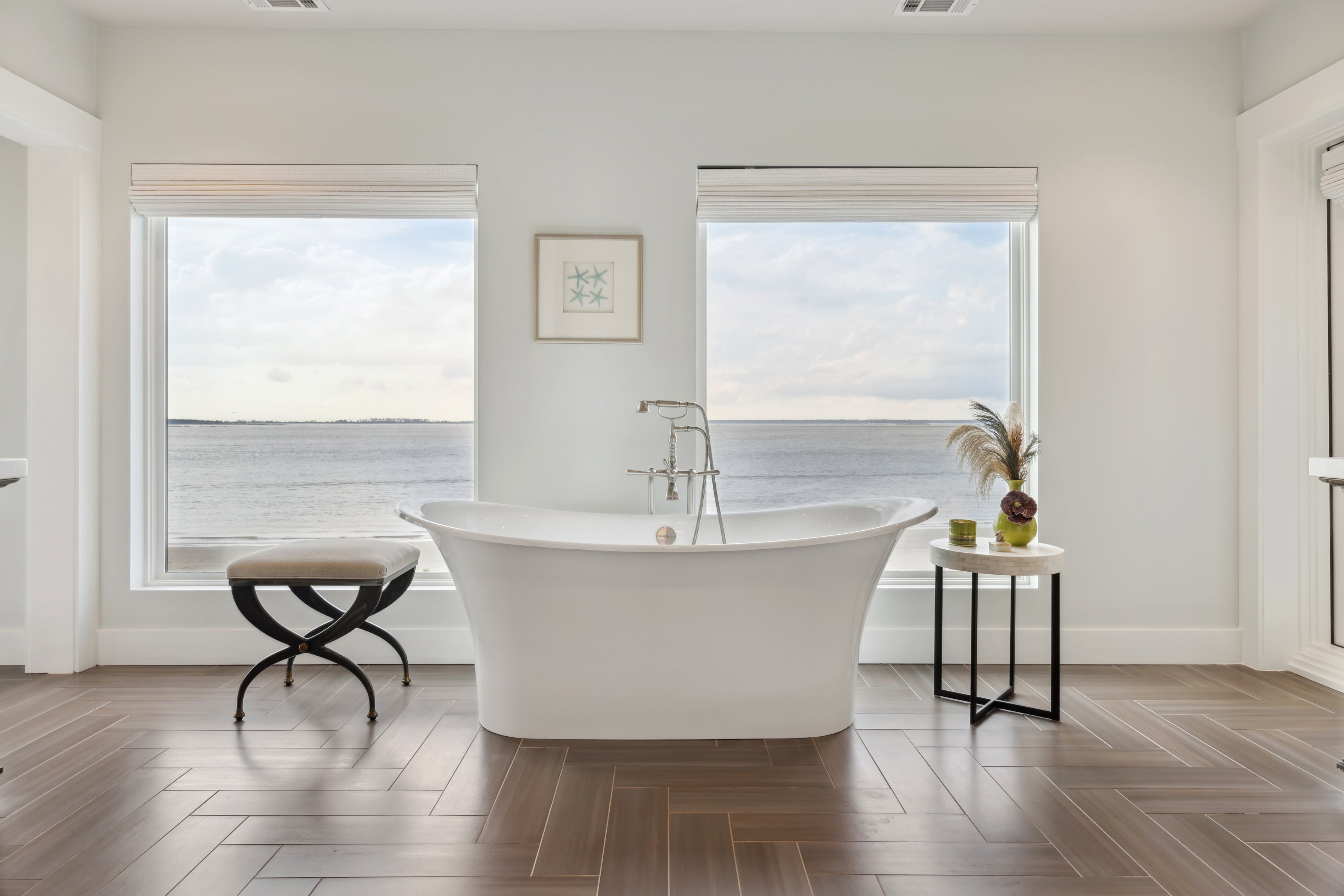 AN549 – Interior of waterfront home with Ultra windows and doors