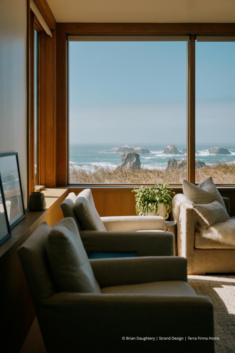 AR287 - Interior of home with VistaLuxe WD LINE windows and doors