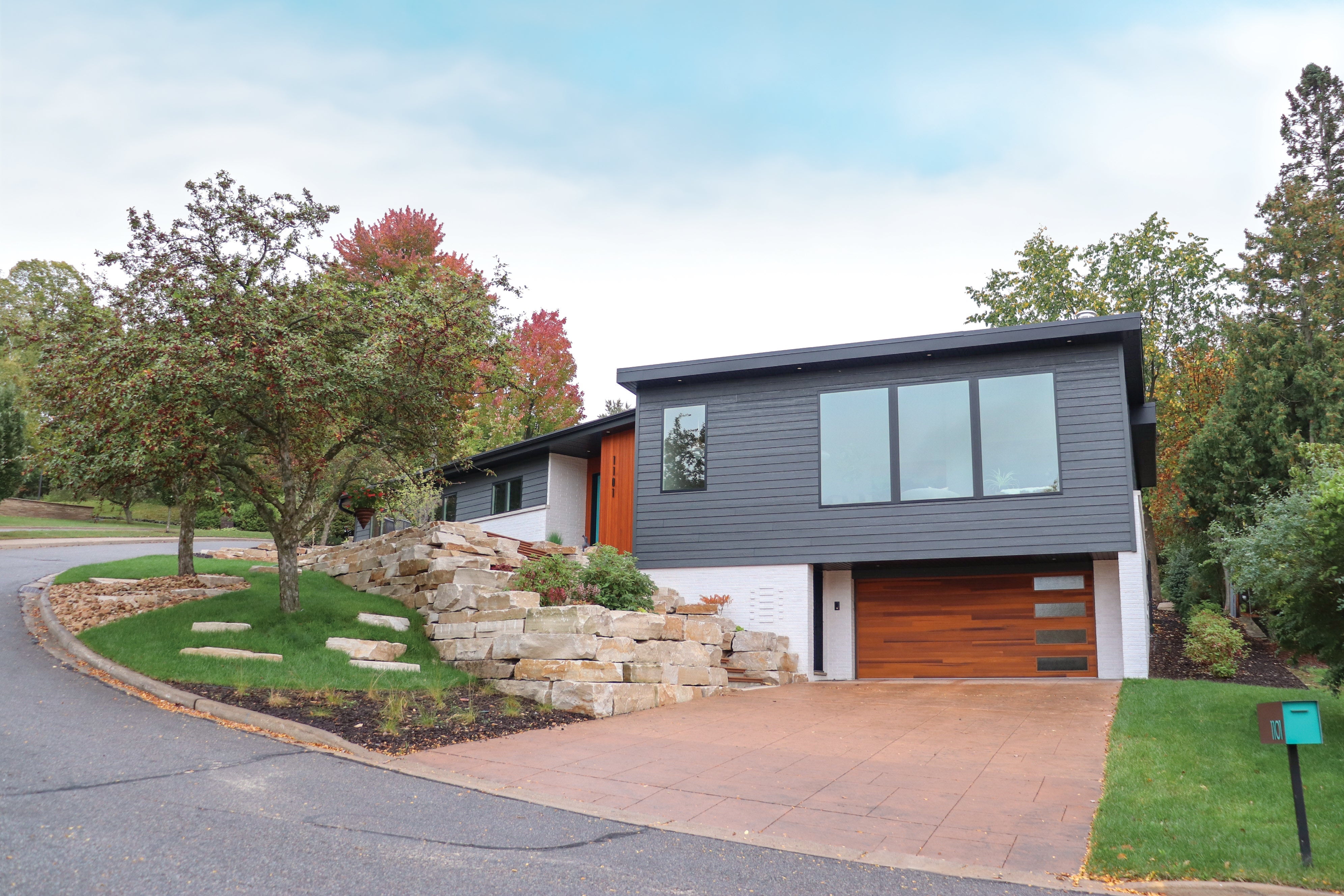 AN400 - Exterior of contemporary home with VistaLuxe windows