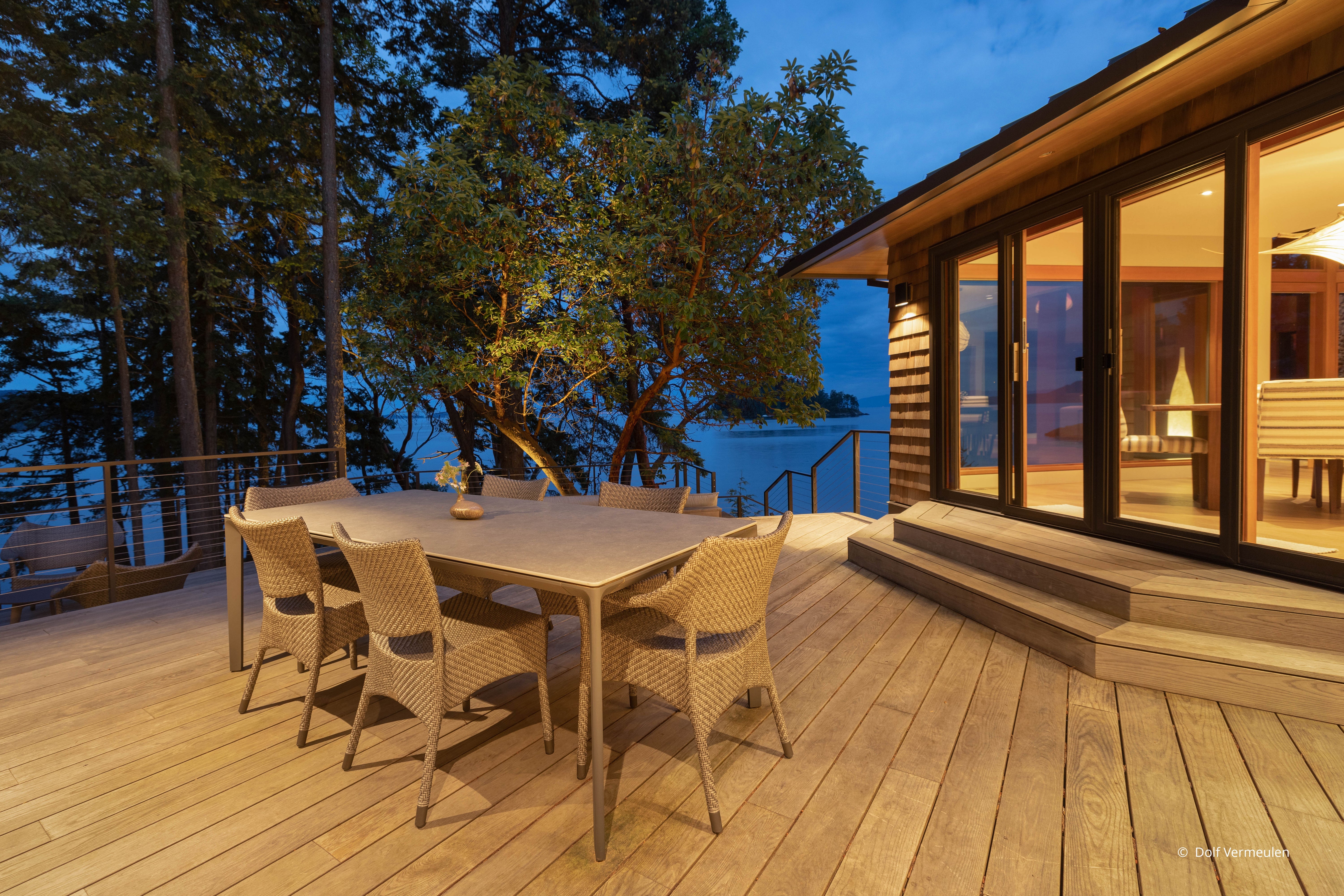 AO317 - Exterior of contemporary home with Ultra Series windows and doors