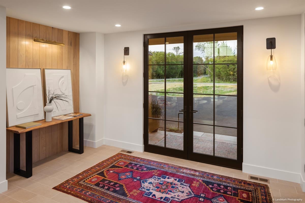 AN316 - entryway of contemporary home with VistaLuxe Collection doors