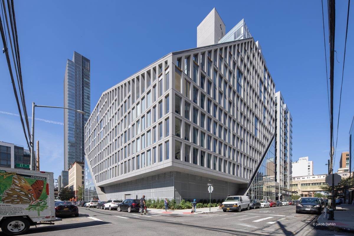 XX203 - Exterior of commercial building with Reynaers window systems