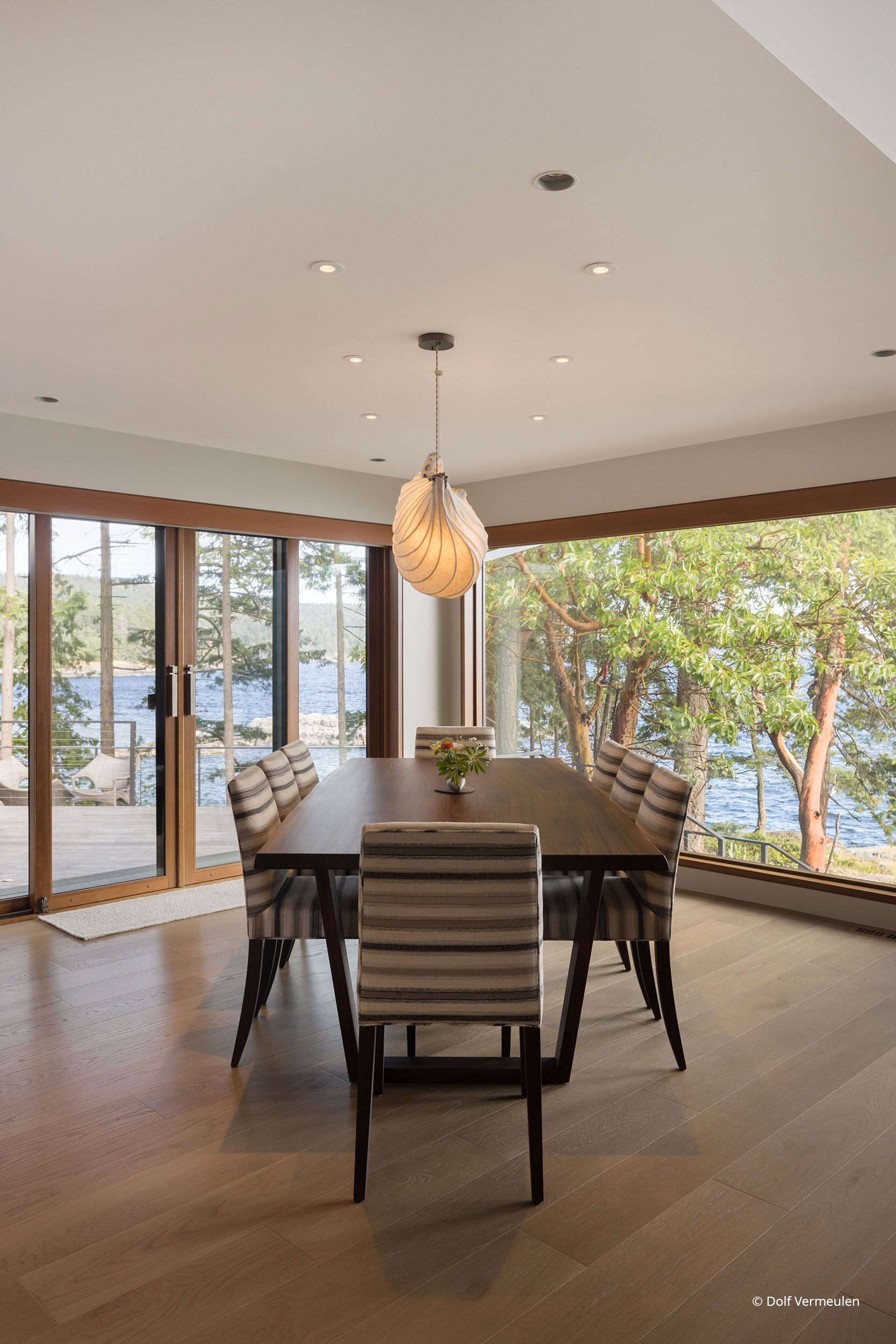 AO340 - Interior of contemporary home with Ultra Series windows and doors