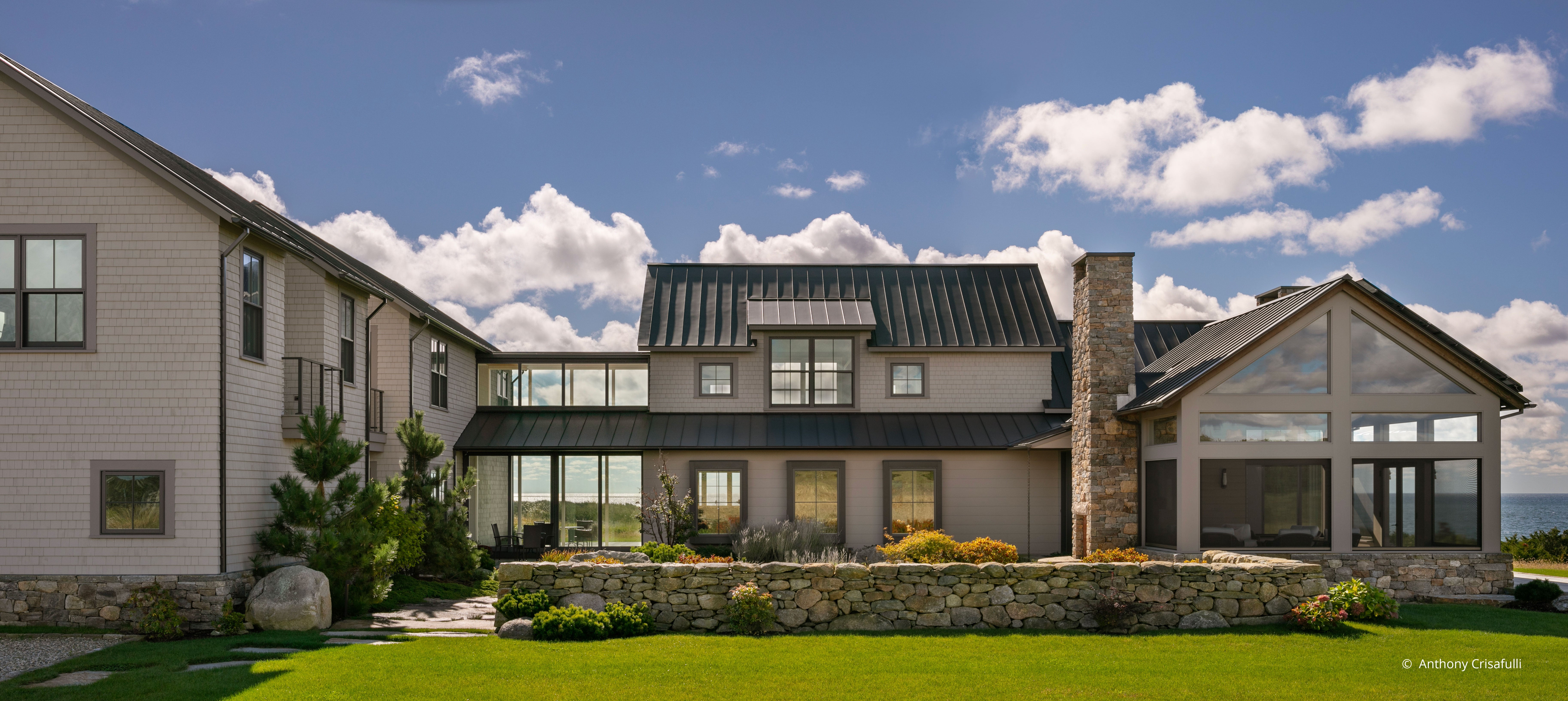 AQ401 - Exterior of home with Ultra Series and VistaLuxe WD LINE windows and doors