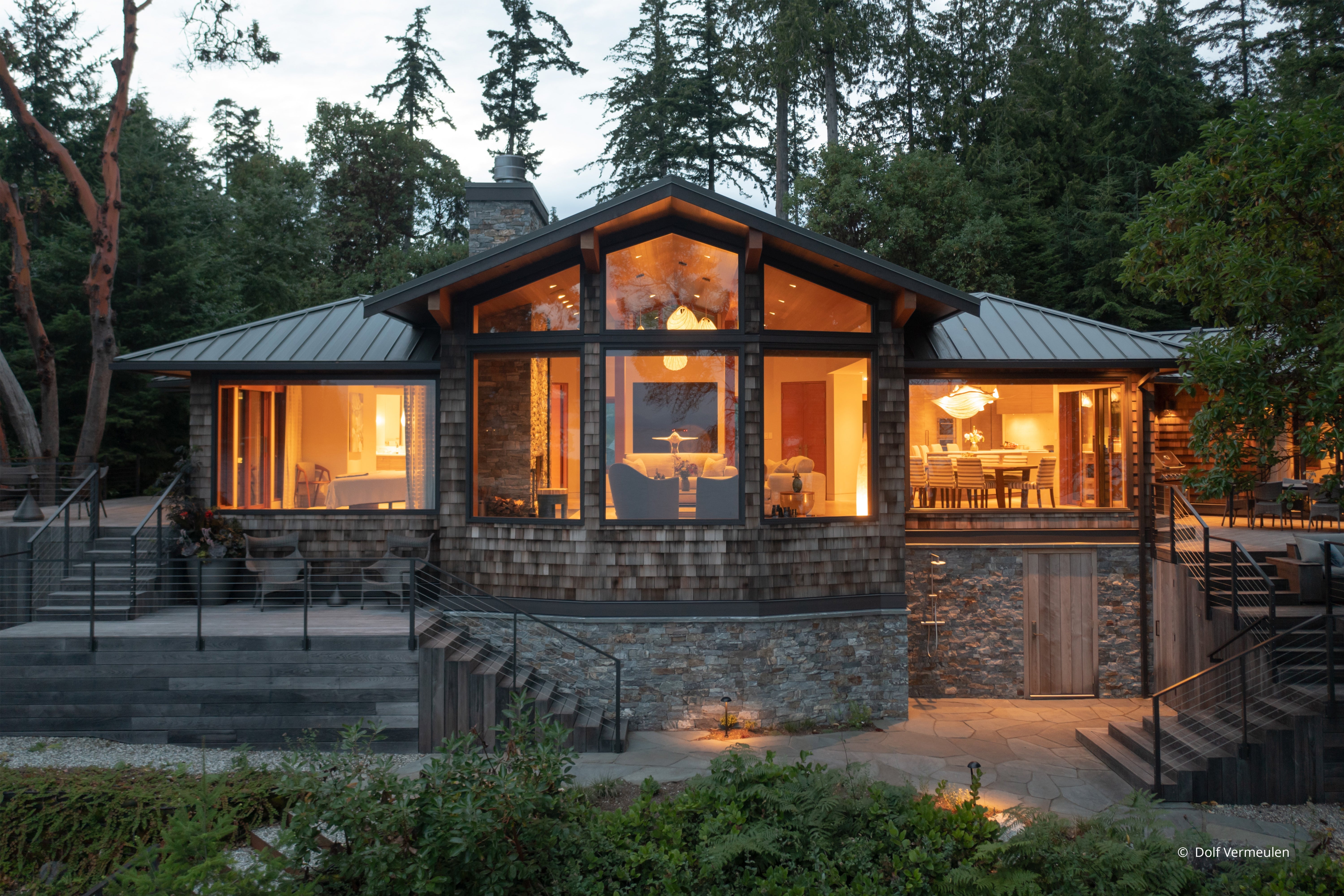 AO310 - Exterior of contemporary home with Ultra Series windows and doors