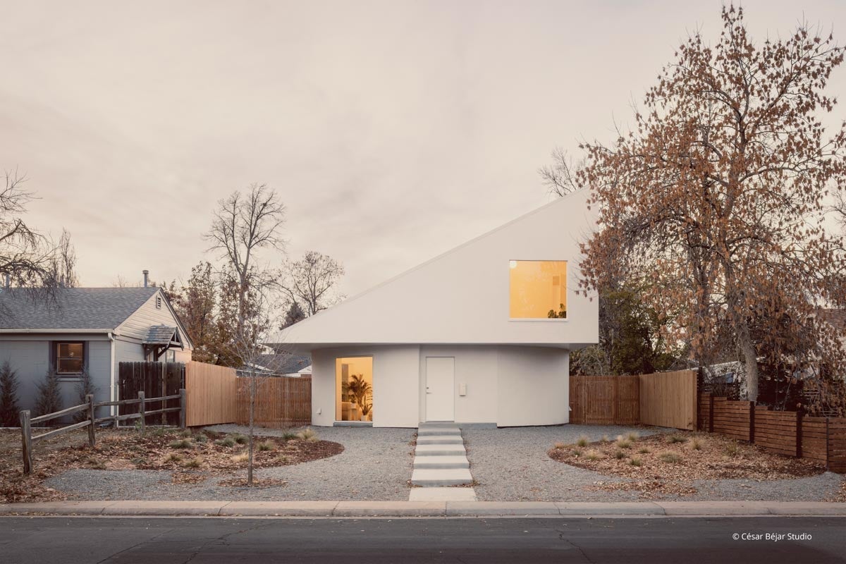AQ600 - Exterior of home with Forgent Series windows and doors