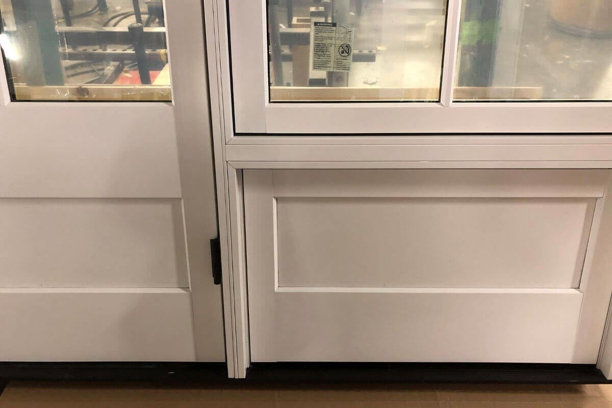 CS95-06, Door with Venting Sidelites (exterior closeup of flat panels)