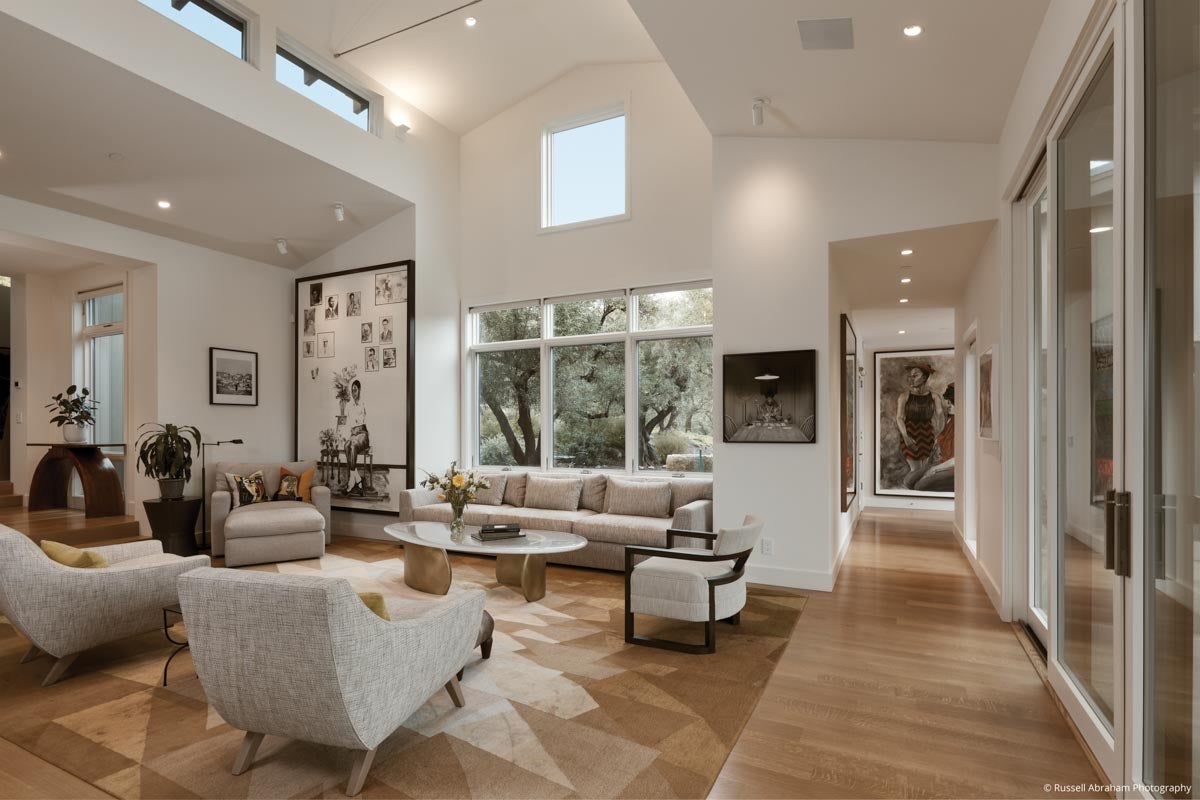 AM216 - Kolbe VistaLuxe WD clerestory awnings featured in living room
