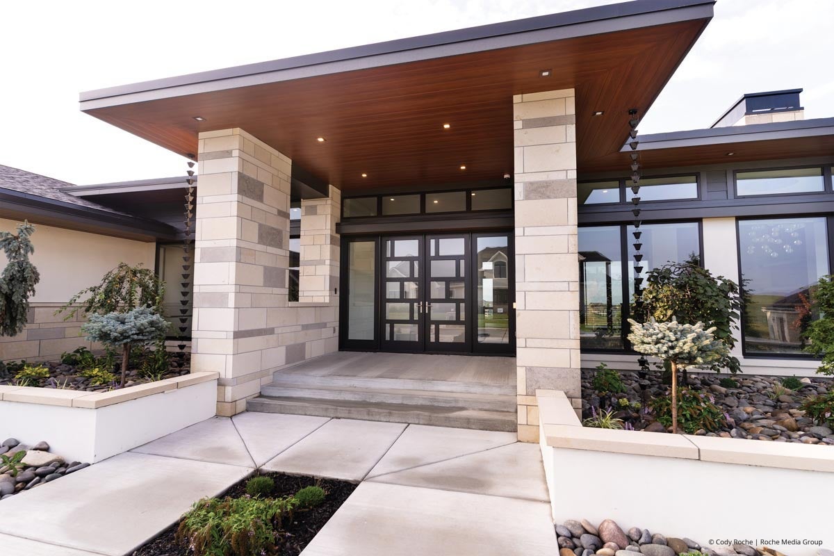 AM401 - front of house with muntin pattern Ultra series entrance door 