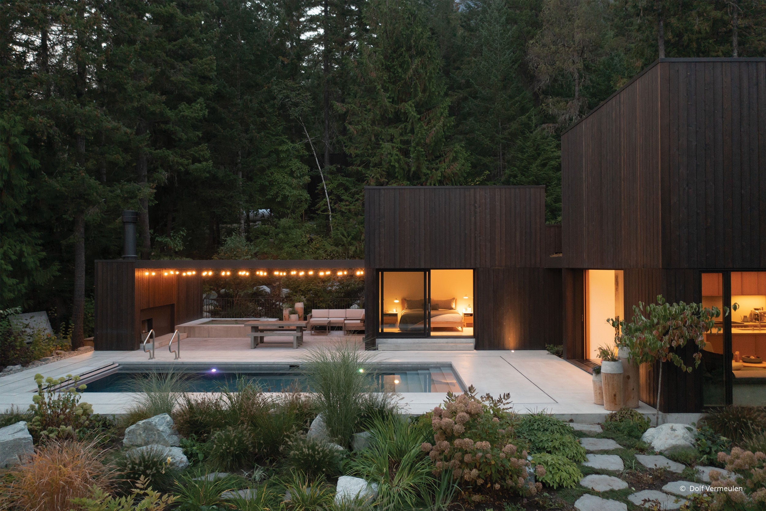 AO210 - Backyard of contemporary home with VistaLuxe windows and doors