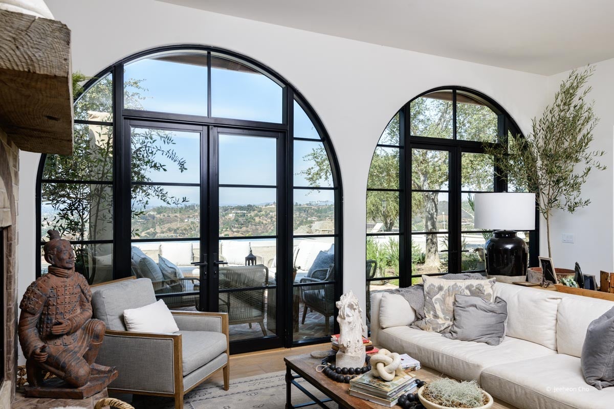 AP290 - Interior of home with VistaLuxe WD LINE windows and doors