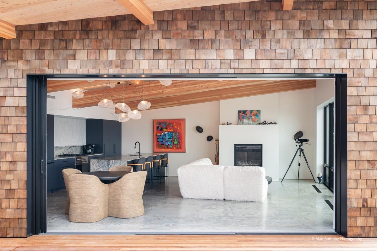 AP401 - Exterior of home with VistaLuxe AL LINE doors