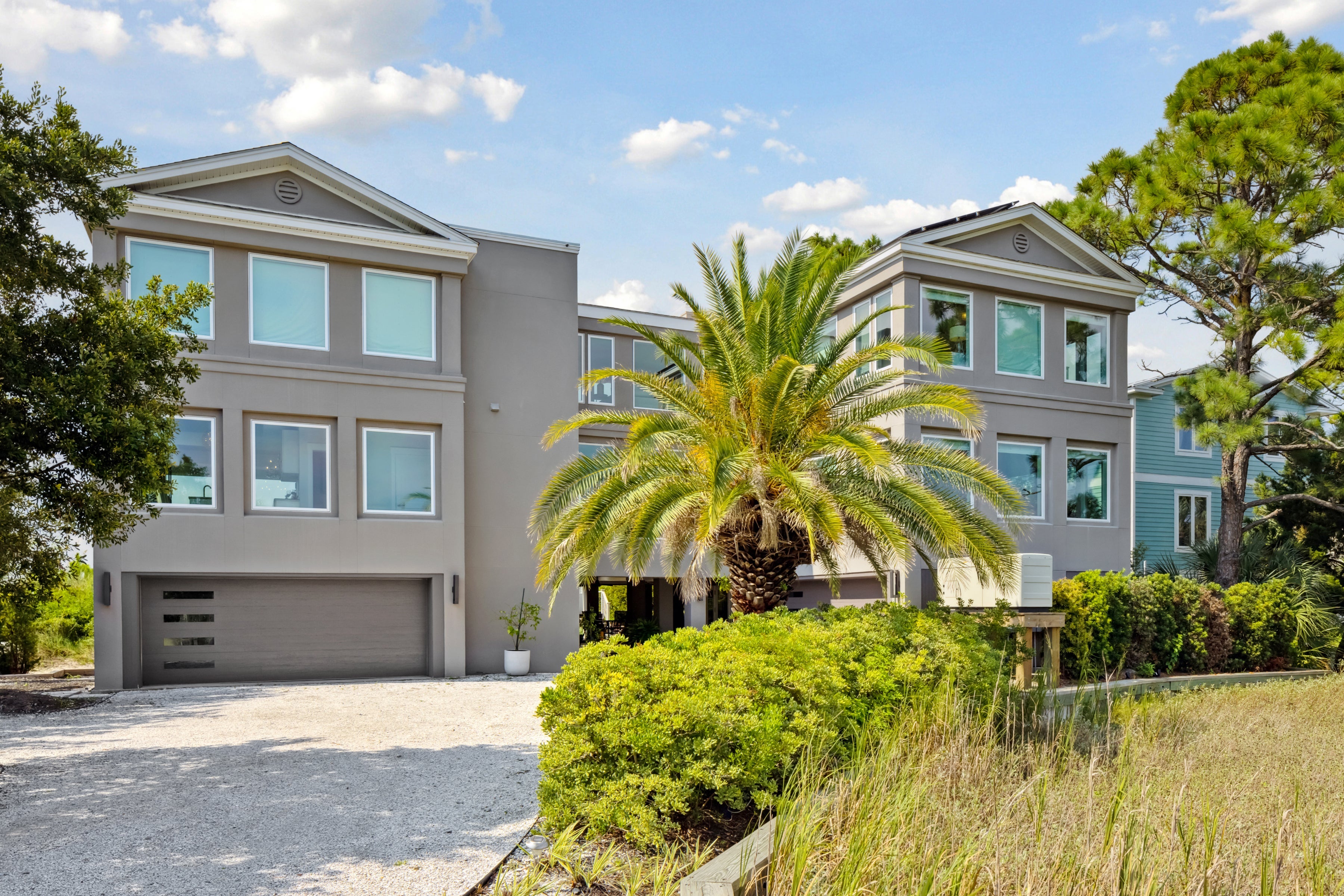 AN508 – Exterior of waterfront home with Ultra windows and doors
