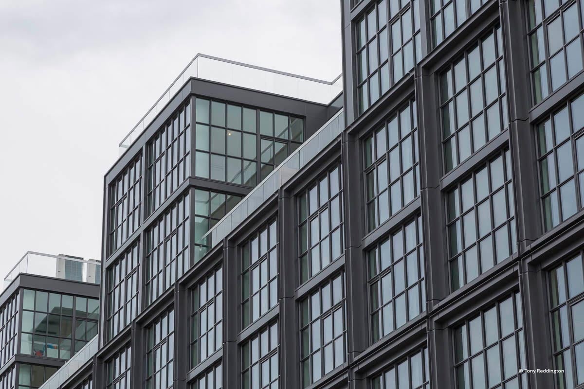 XX110 - Exterior of commercial building with Reynaers window systems