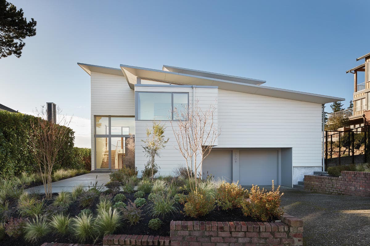 VistaLuxe Accent Style Windows in Timberwolf