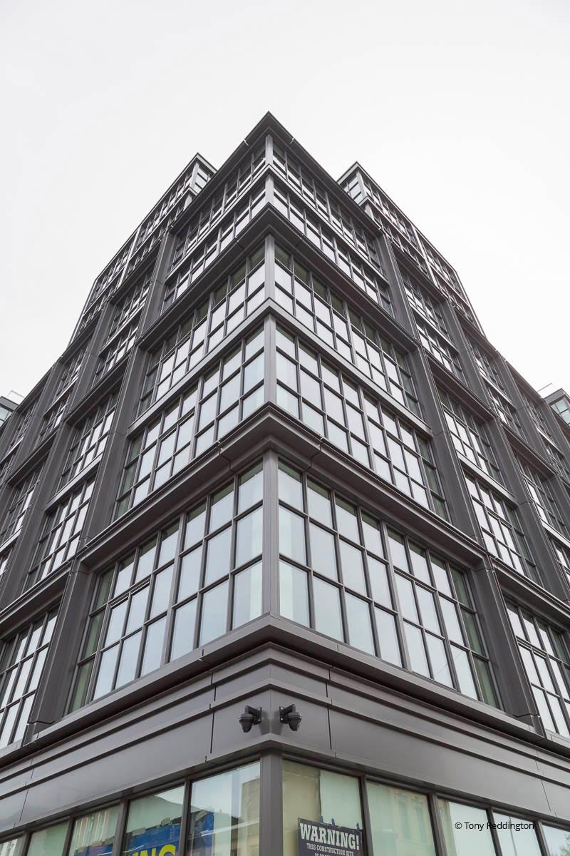 XX120 - Exterior of commercial building with Reynaers window systems