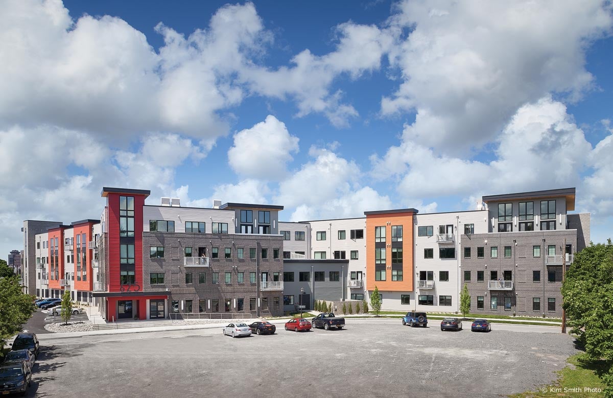 AK101 - Exterior of commercial building with Forgent Series windows