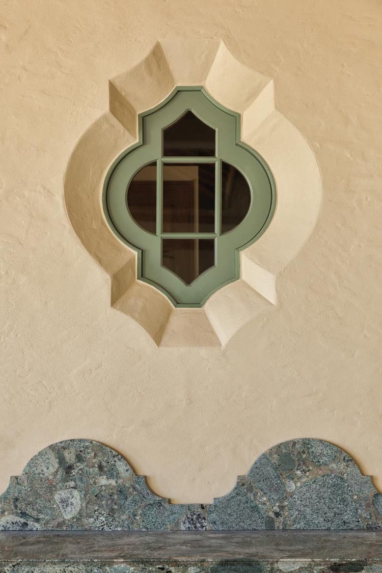 A custom shaped window