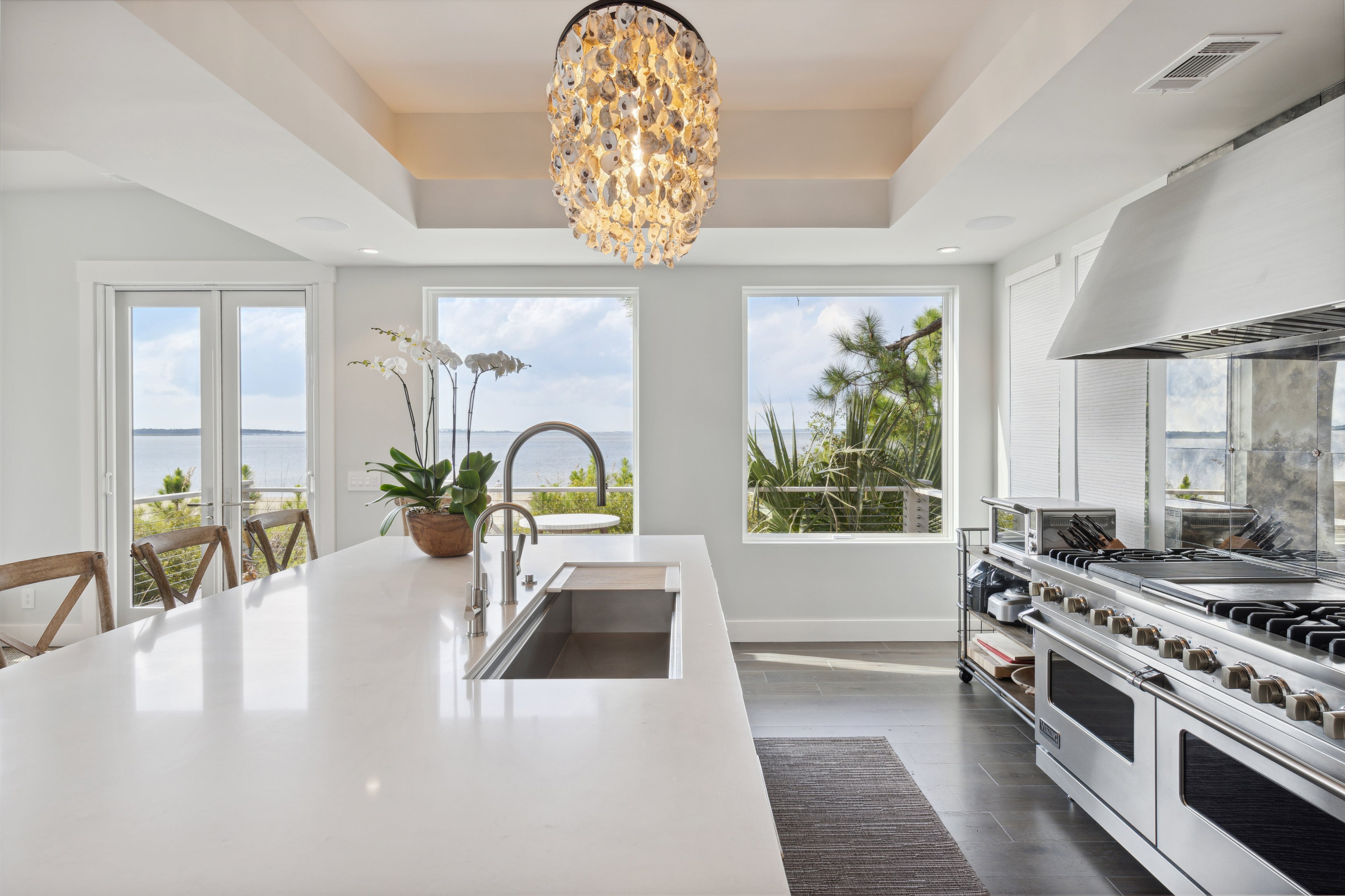 AN522 – Interior of waterfront home with Ultra windows and doors