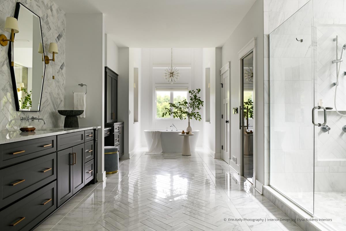 AQ810 - Interior of home with VistaLuxe WD LINE windows