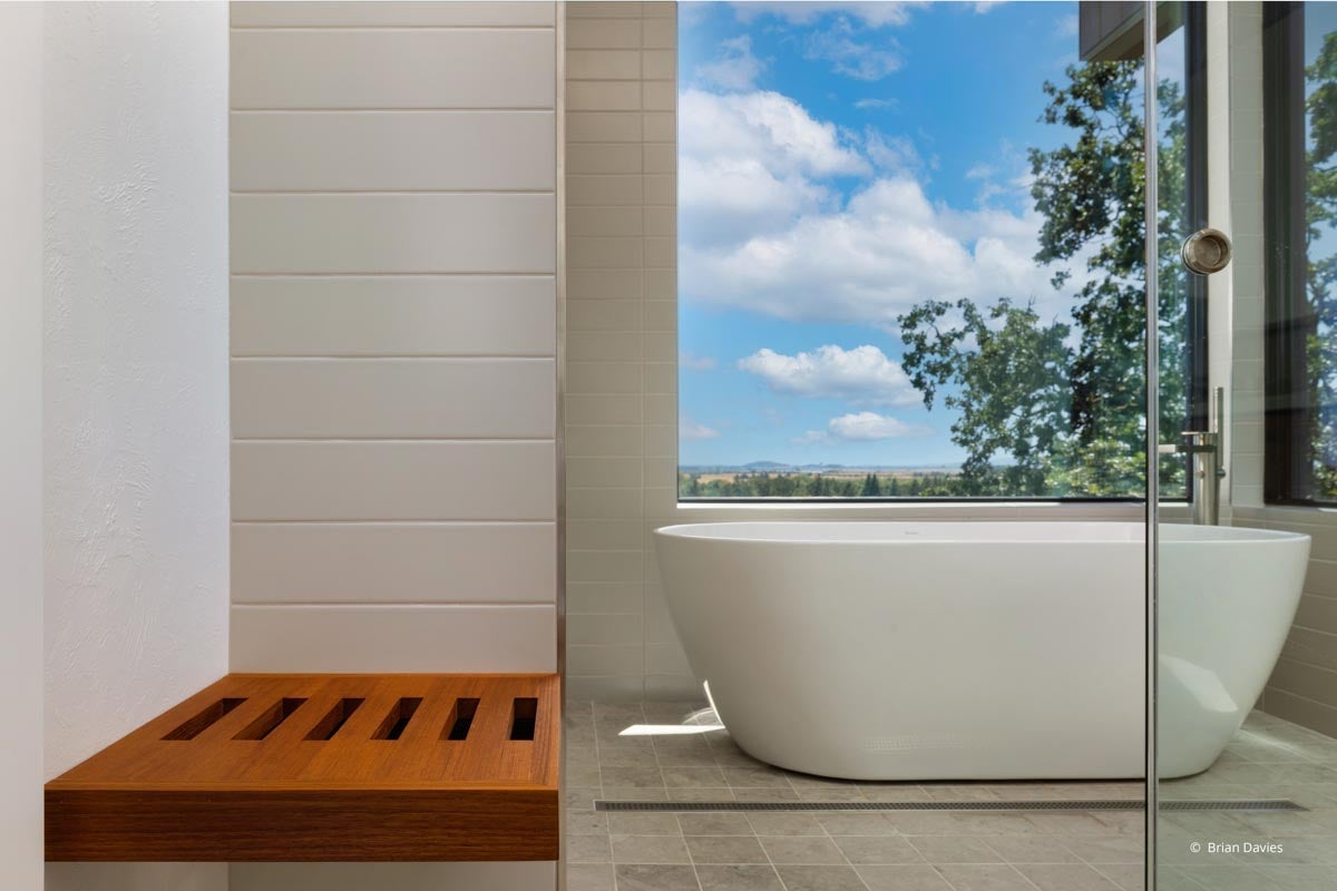 AQ524 - Interior of home with VistaLuxe AL LINE windows and doors