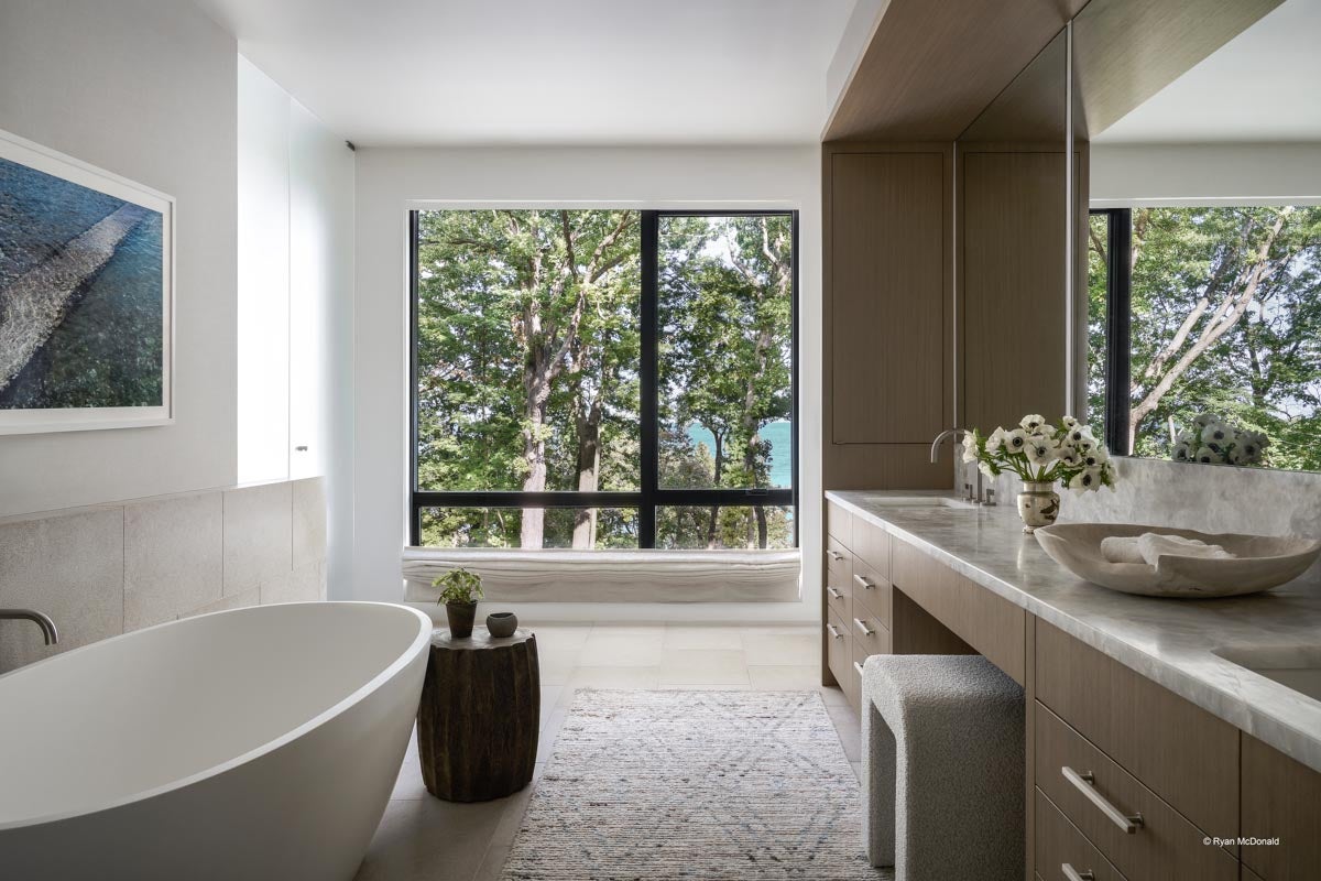 AR317 - Interior of home with VistaLuxe WD LINE windows and doors