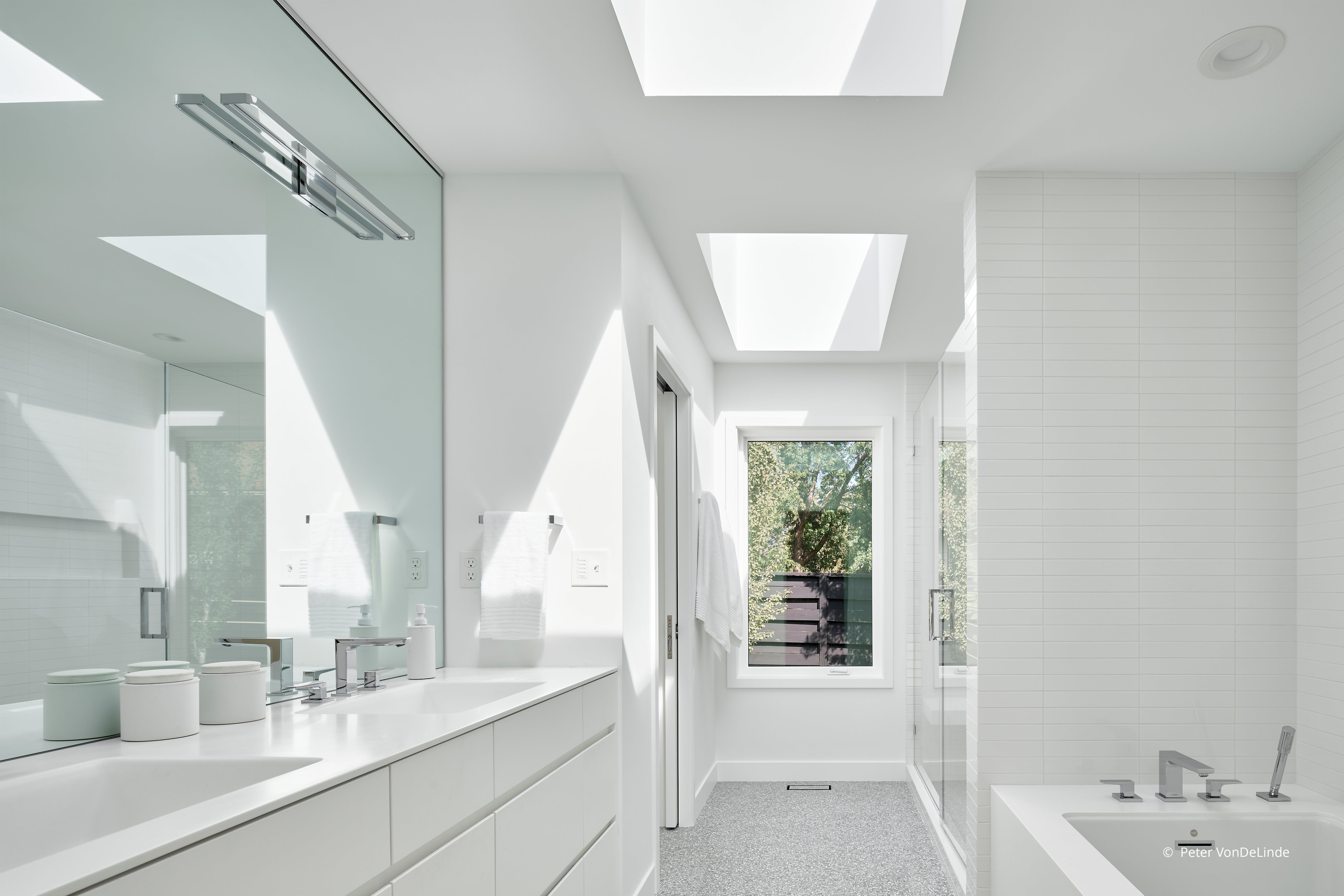 AO123 - Interior of contemporary home with Forgent Series windows and doors