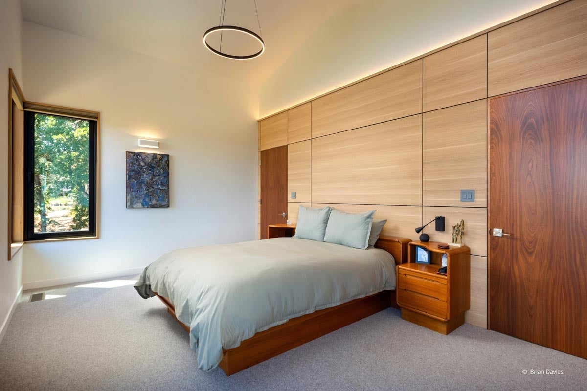 AQ527 - Interior of home with VistaLuxe AL LINE windows and doors