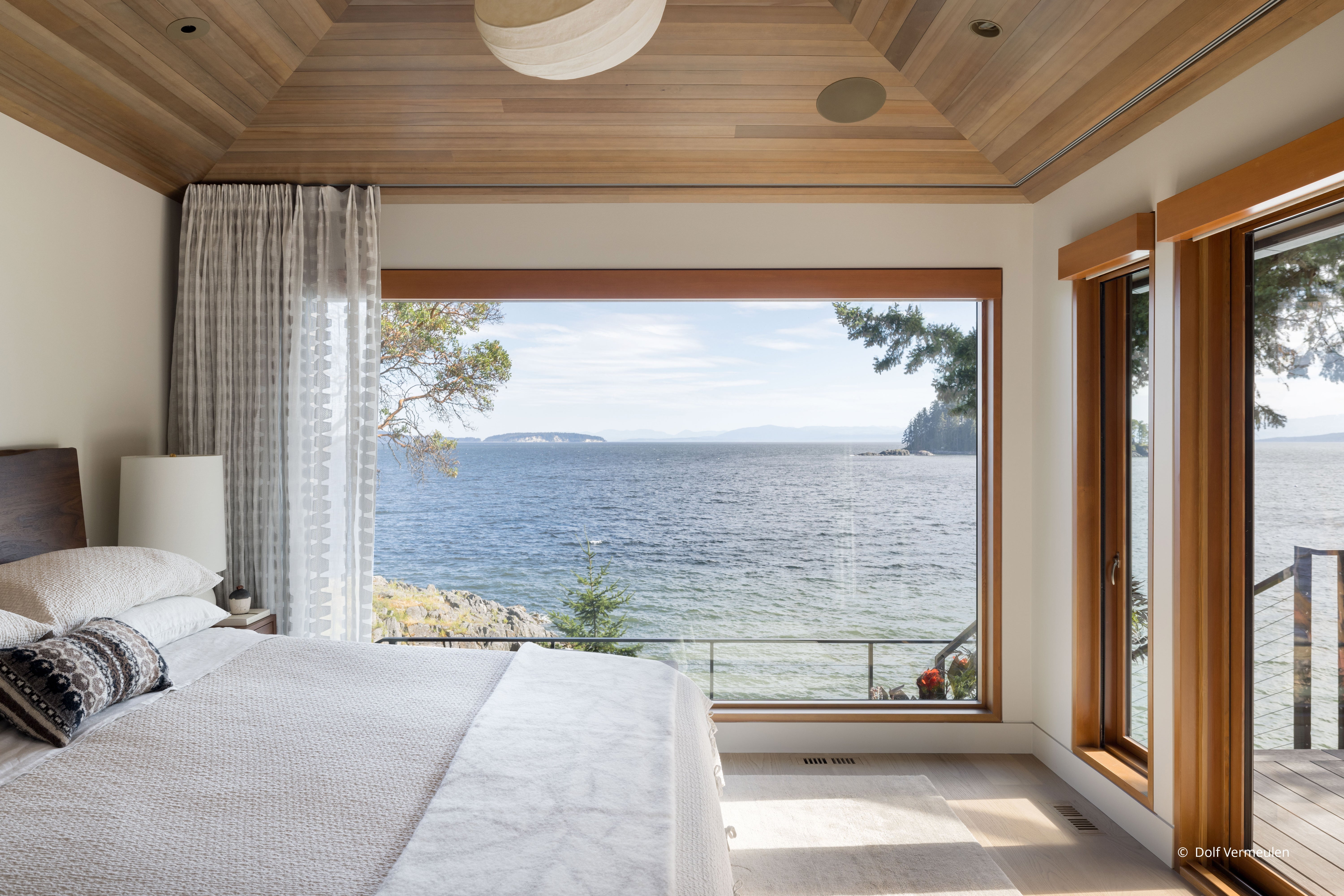 AO349 - Interior of contemporary home with Ultra Series windows and doors