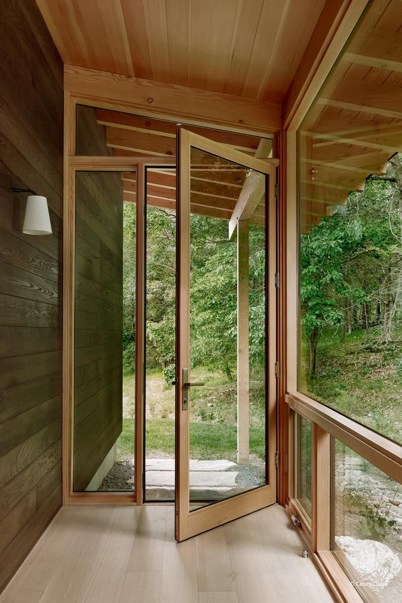 AQ107 - Interior of home with VistaLuxe WD LINE windows and doors