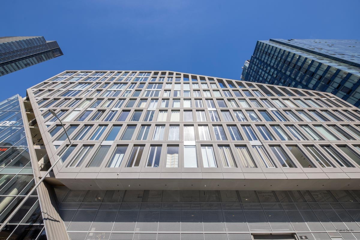 XX206 - Exterior of commercial building with Reynaers window systems