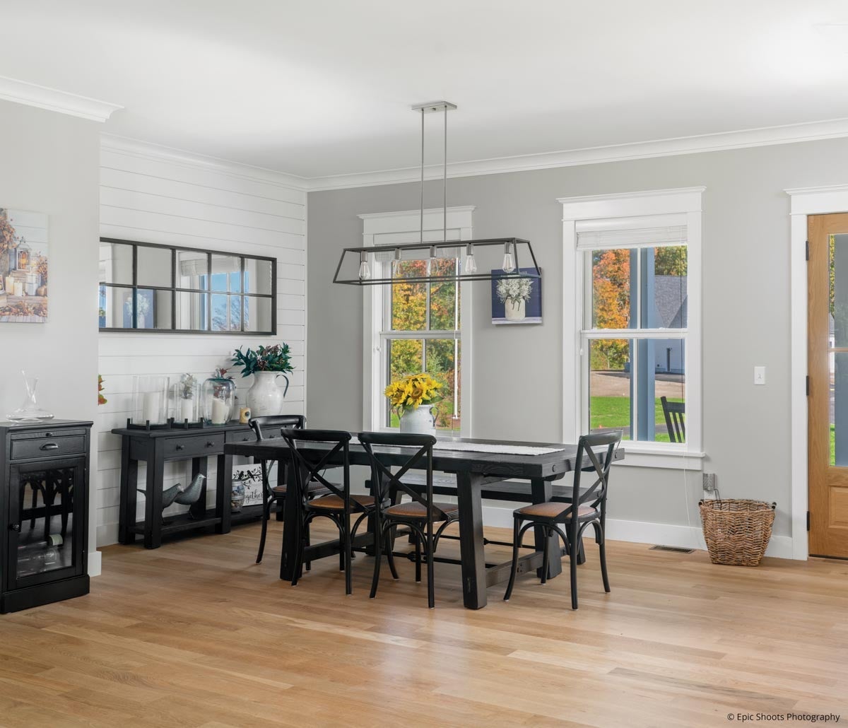 AM802 - kitchen with Forgent series windows