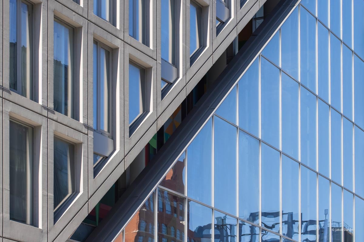 XX213 - Exterior of commercial building with Reynaers window systems