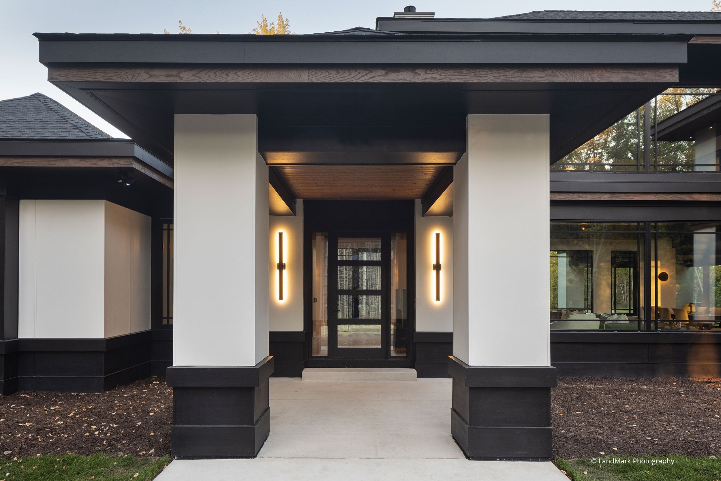 AN821 - Exterior of contemporary home with Vistaluxe windows