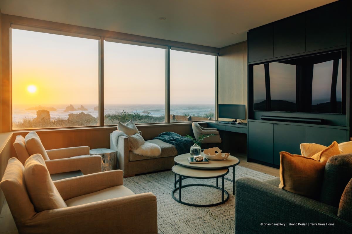 AR286 - Interior of home with VistaLuxe WD LINE windows and doors