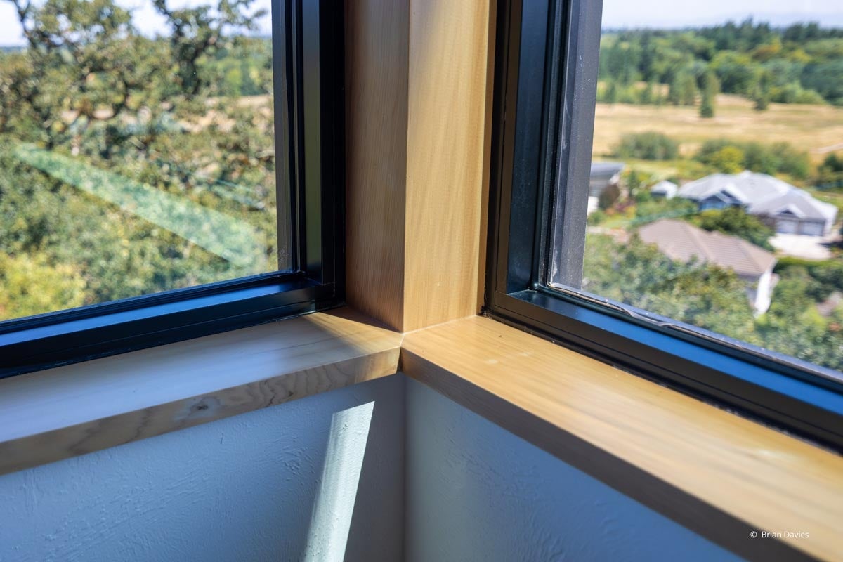 AQ532 - Interior of home with VistaLuxe AL LINE windows and doors