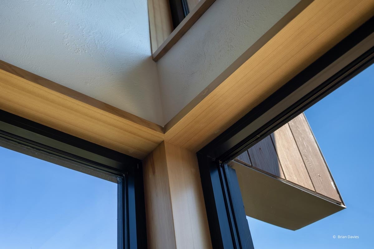 AQ531 - Interior of home with VistaLuxe AL LINE windows and doors