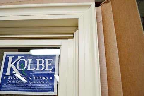 CS21-5, Cottage-Style Double Hung with Bull Nose Casing & Custom Sill Nosing (exterior top closeup view)