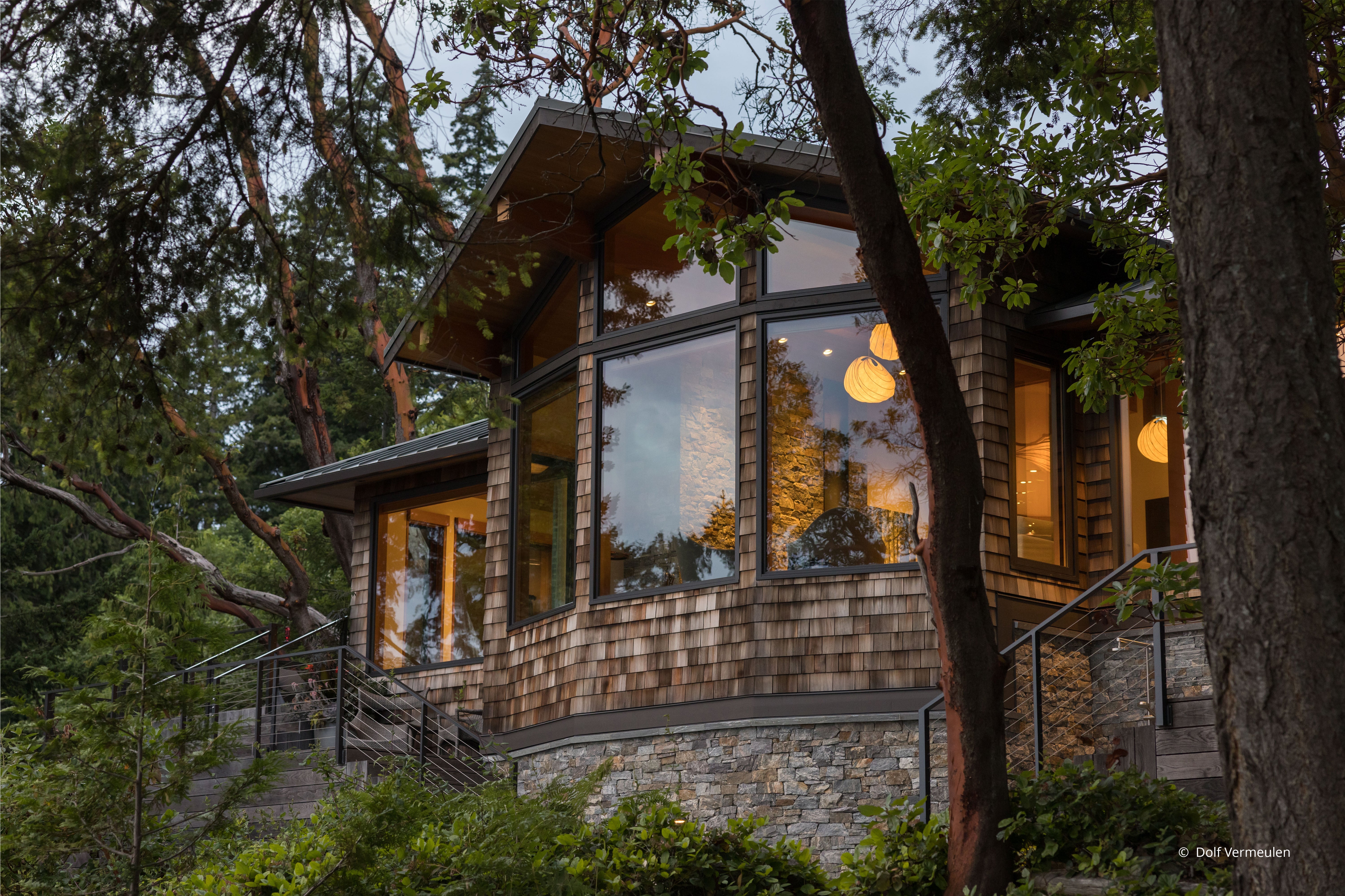 AO309 - Exterior of contemporary home with Ultra Series windows and doors