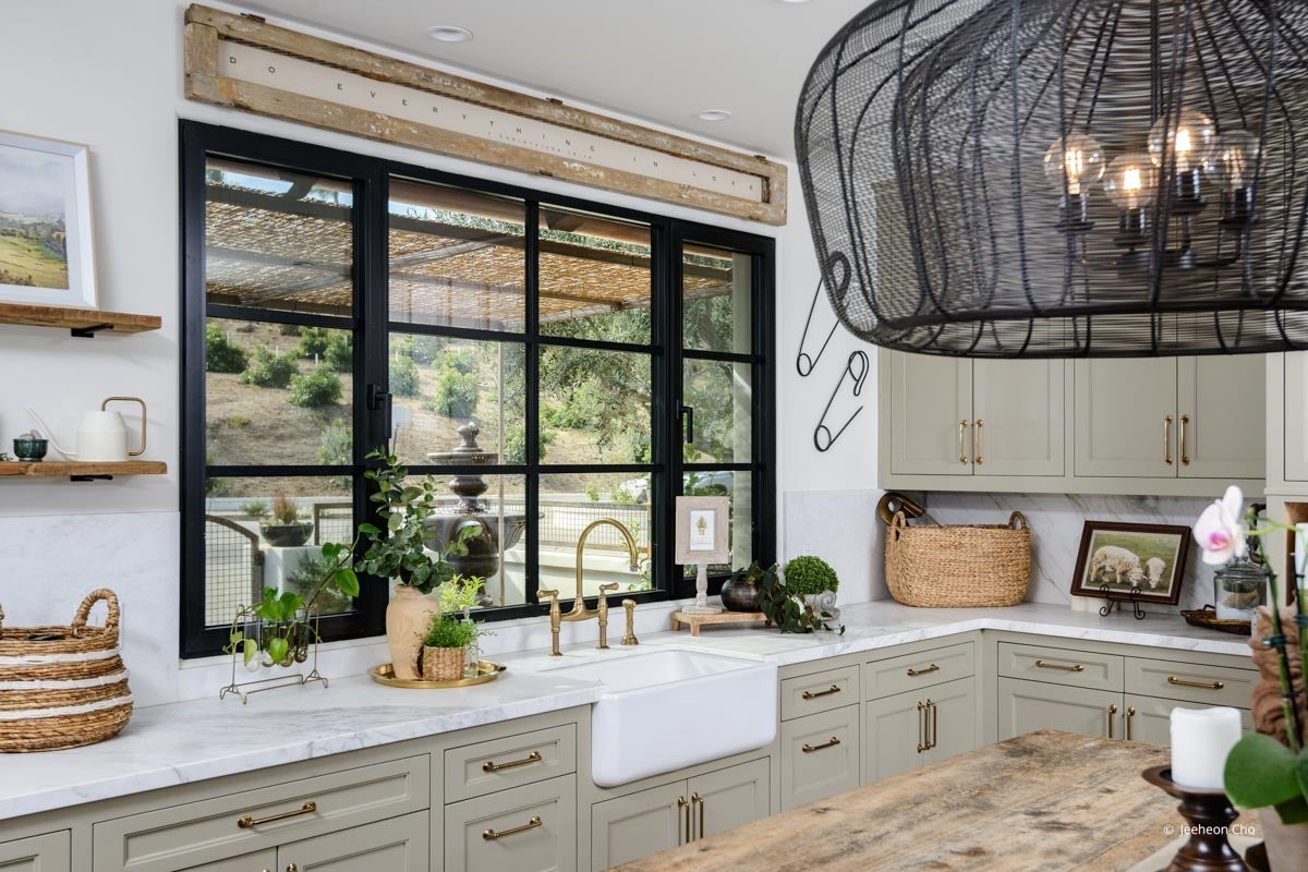 AP250 - Interior of home with VistaLuxe AL LINE windows