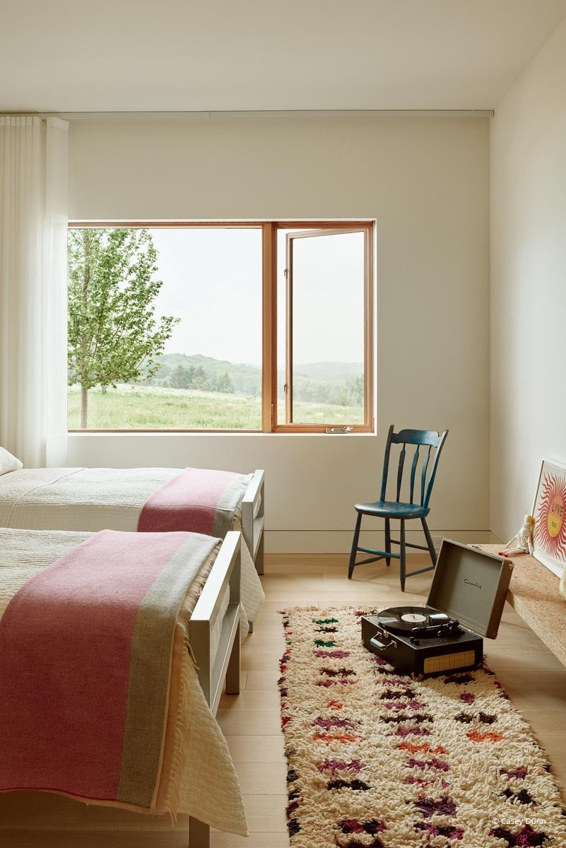 AQ114 - Interior of home with VistaLuxe WD LINE windows and doors