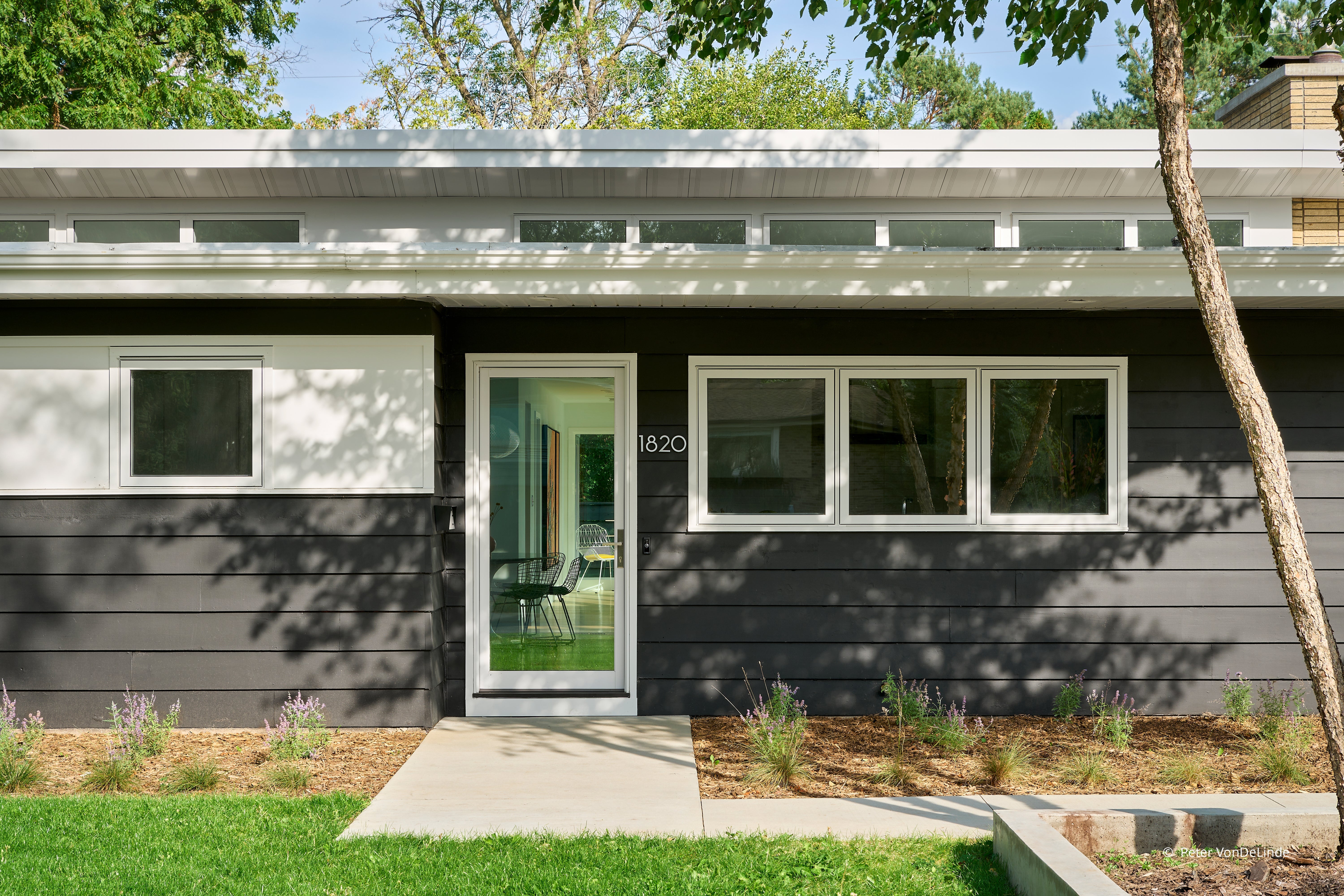 AO110 - Front of contemporary home with Forgent Series windows and doors