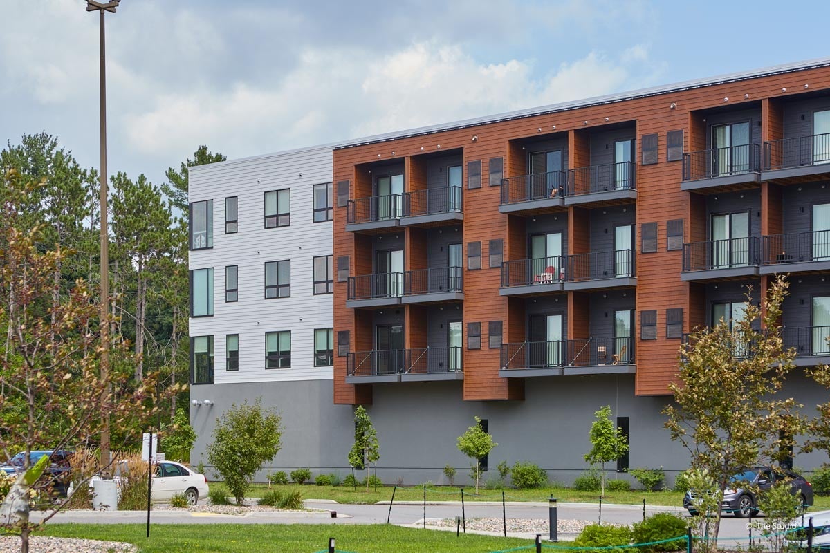 AO918 - Exterior of commercial building with VistaLuxe AL and Forgent windows and doors