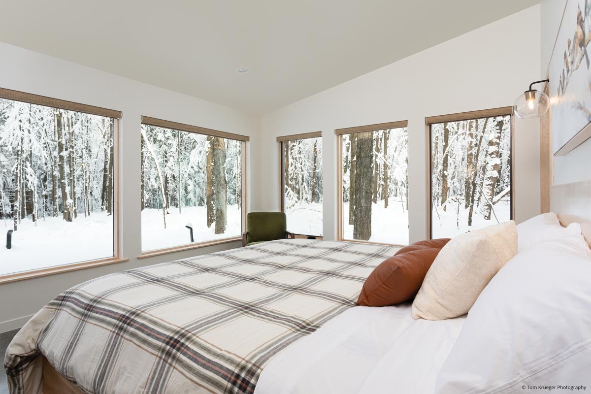 AM310 - Kolbe VistaLuxe WD direct sets and casements featured in bedroom