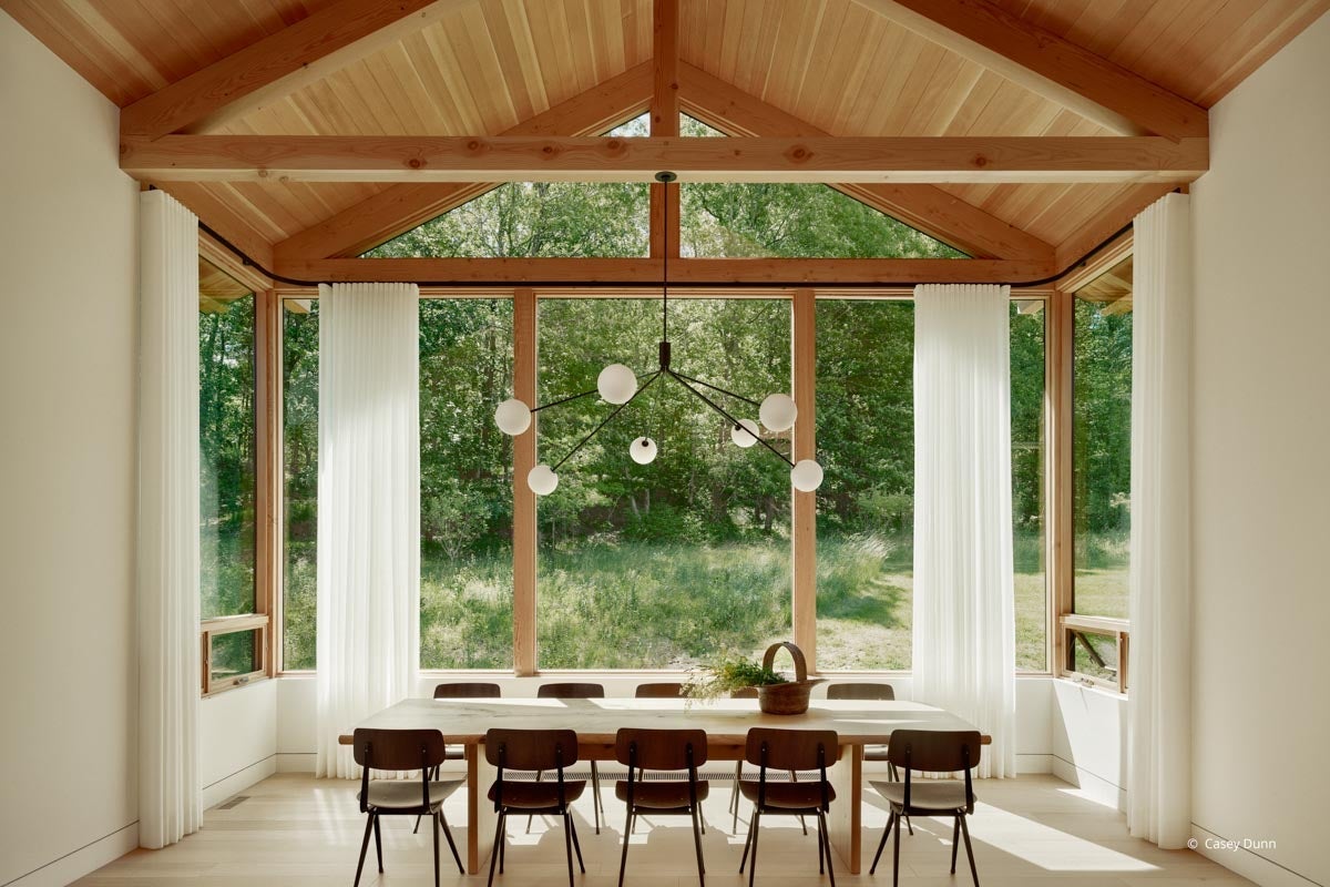 AQ121 - Interior of home with VistaLuxe WD LINE windows and doors